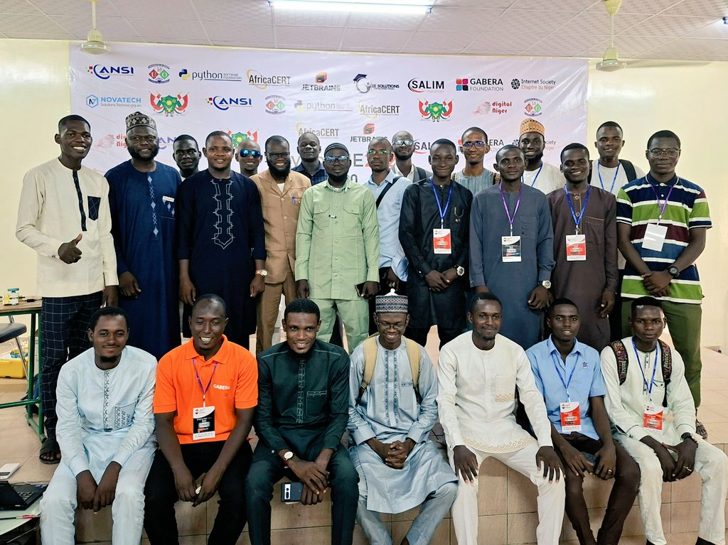 ourzoulaye's tweet image. @PythonNiger
Hier à Dosso, la #Python Niger a tenu la #PyConNE2025 de la Conférence Python !
Un grand rendez-vous marqué par :
Panels sur la cybersécurité & le développement sécurisé
Formations pratiques pour monter en compétences.
Une communauté engagée et grandissante.