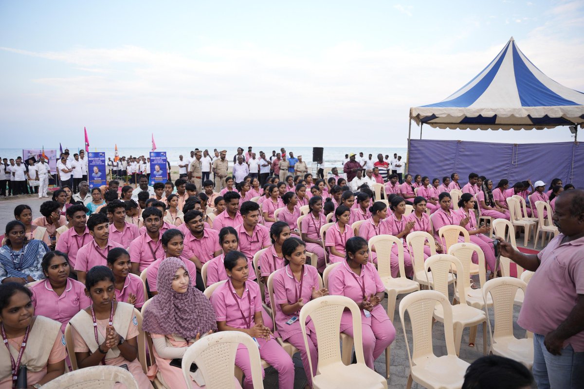 LGov_Puducherry's tweet photo. Flagged-off the #CoastalClean-up Drive org. by @IndianCoastGuard, #Puducherry, as part of #SevaPakhwada2025. The initiative reflects Honb. #PM @narendramodi’s vision for #SwachhBharat through public participation.
@rashtrapatibhvn @narendramodi @AmitShah @PIB_India @MoEF&CC https://t.co/zlzERAnqak