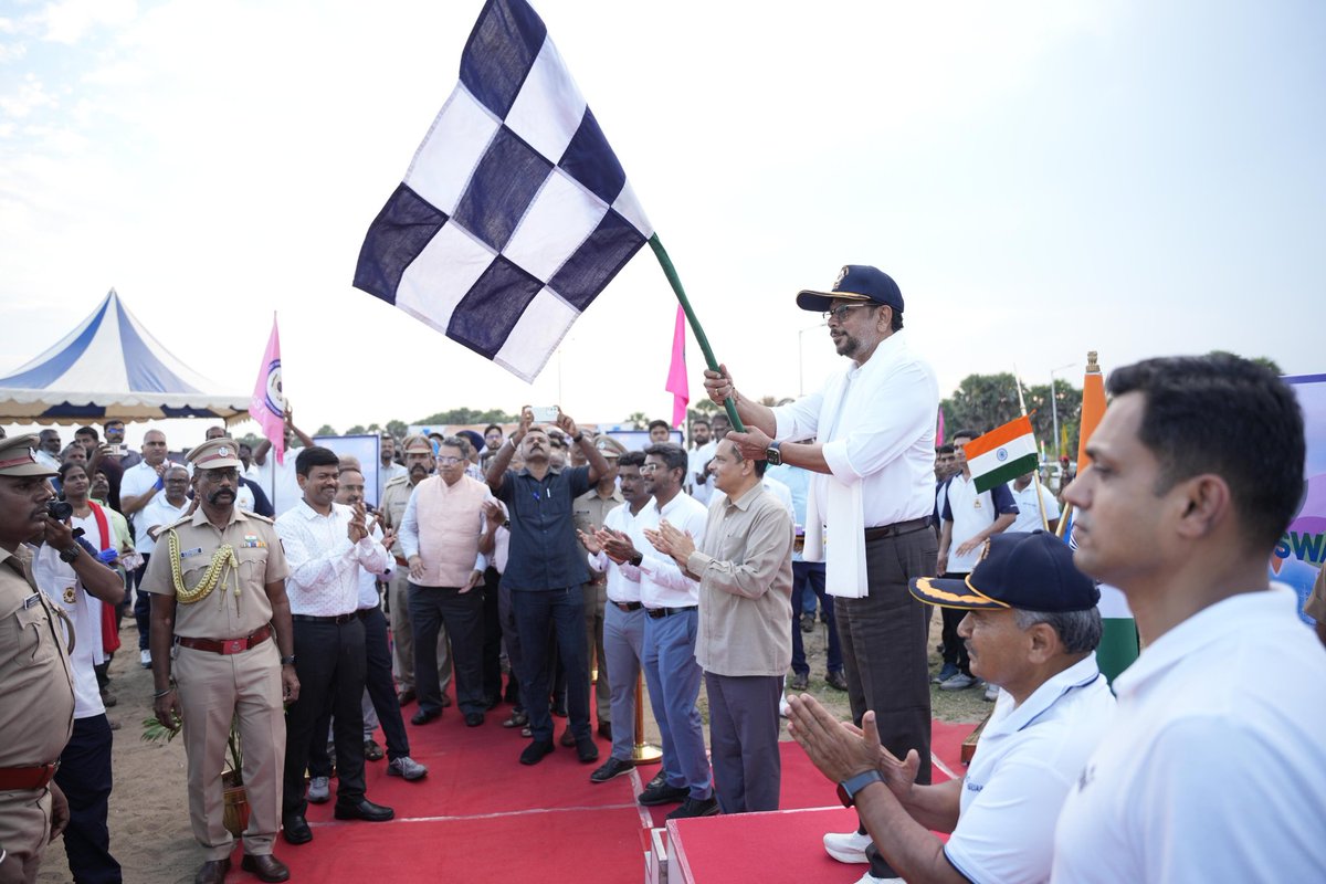 LGov_Puducherry's tweet photo. Flagged-off the #CoastalClean-up Drive org. by @IndianCoastGuard, #Puducherry, as part of #SevaPakhwada2025. The initiative reflects Honb. #PM @narendramodi’s vision for #SwachhBharat through public participation.
@rashtrapatibhvn @narendramodi @AmitShah @PIB_India @MoEF&CC https://t.co/zlzERAnqak