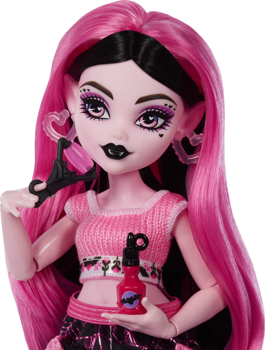 Notice how the INTENSITY of the sclera shadow really affects the perceived depth of the eyes.

This is why the sclera shadow is so important.