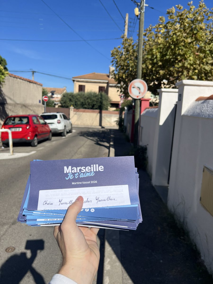 Présents sur le terrain au contact des habitants du 6/8e 🚀

Tous unis derrière <a href="/MartineVassal/">Martine Vassal</a> qui incarne le rassemblement, le dynamisme et qui porte un réel projet pour #marseille 💙

Retrouvez sa déclaration dans vos boîtes aux lettres ✨

#Marseillejetaime