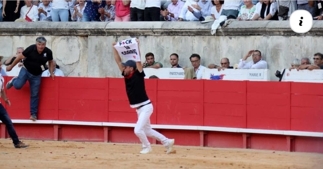 Animal1Personne's tweet photo. F*UCK CORRIDA / L’influenceur @jeremstar  placé en garde à vue après avoir interrompu la #corrida Carmen de la Feria des Vendanges à #Nîmes. Photo Valérie Farine.

Article :  https://t.co/OHqJdKwqZ9 https://t.co/eIpHK2vpGV