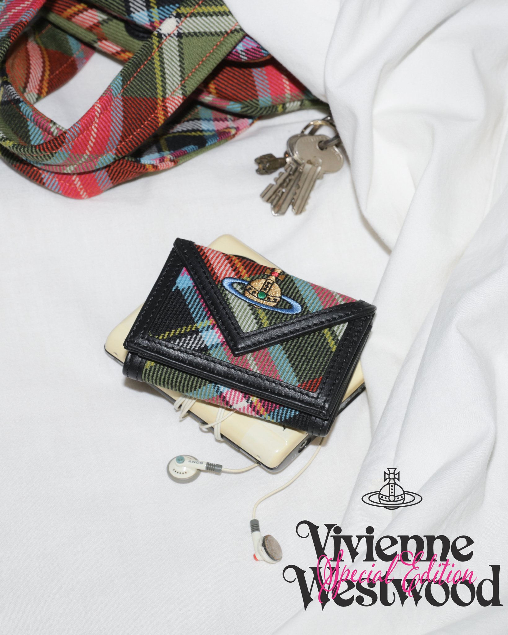 【入手困難】Vivienne Westwood チェック柄トランプ Vivienne Westwood☆タータンチェック柄 ロゴ 財布【英国発