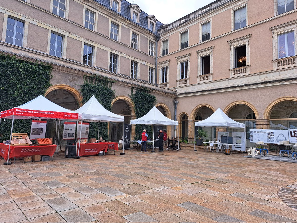 [✨️ En direct] Les archéologues sont présents aujourd'hui pour l'exposition des métiers d'art et du patrimoine dans la prestigieuse cœur d'honneur de la préfecture à <a href="/Angers/">Ville d'Angers</a> : c'est ouvert de 14h à 19h. On vous attend nombreux !
👉inrap.fr/les-jep-en-pay…