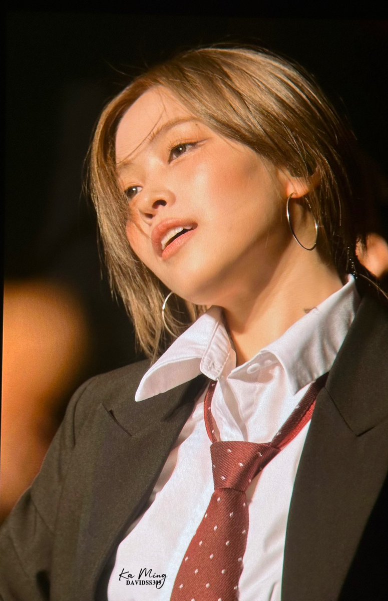 davidss309's tweet image. [프리뷰] 250920 있지 팬미팅 ON AIR p2
#ITZY #있지 #류진 #RYUJIN
Standing next to you
Standing in the fire next to you