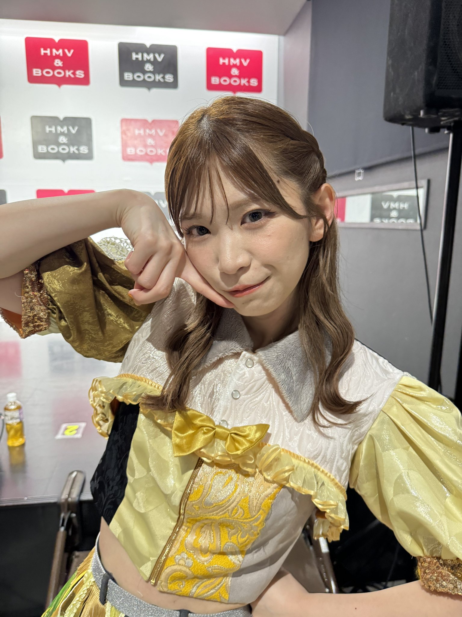 当選品 豆柴の大群 レオナエンパイア 直筆サイン入り チェキ MV衣装 テル・ジ・エンド on X: 