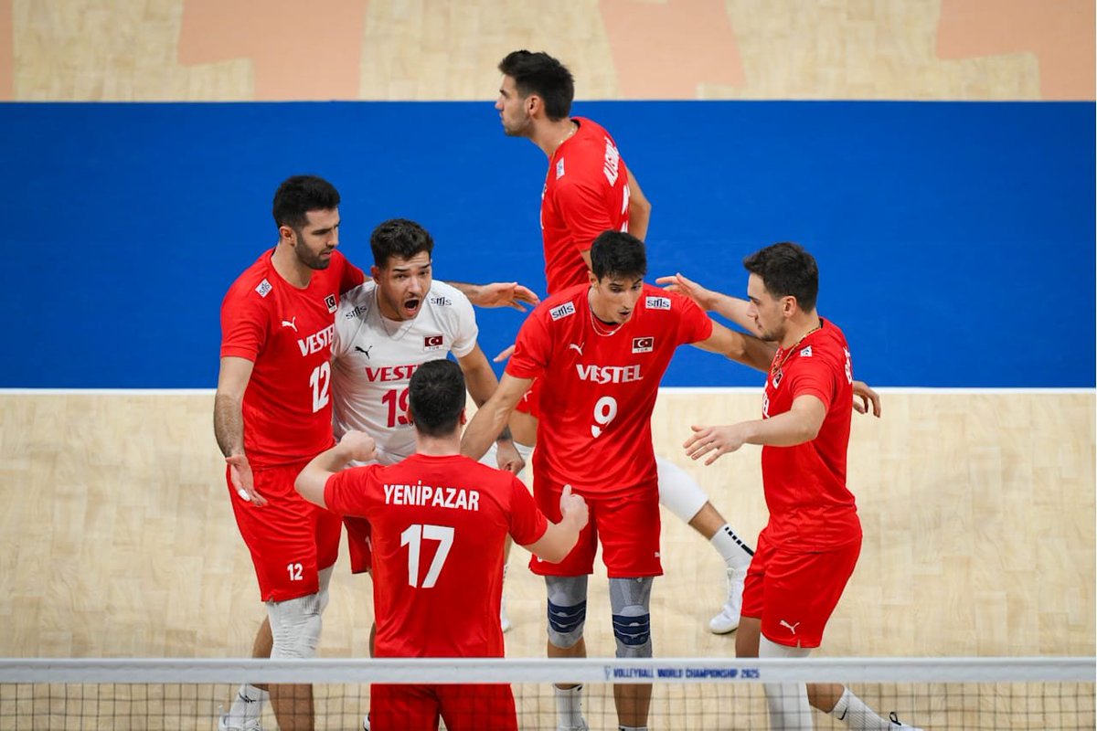 Temmzvolley's tweet image. 🔥🔥🔥🔥🔥🔥🔥🔥🔥🔥🔥

TARİHİMİZDE İLK KEZ DÜNYA ŞAMPİYONASI ÇEYREK FİNALİNE YÜKSELİYORUZ

        🇹🇷TÜRKİYE  3-1  HOLLANDA🇳🇱

#FİLENİNEFELERİ