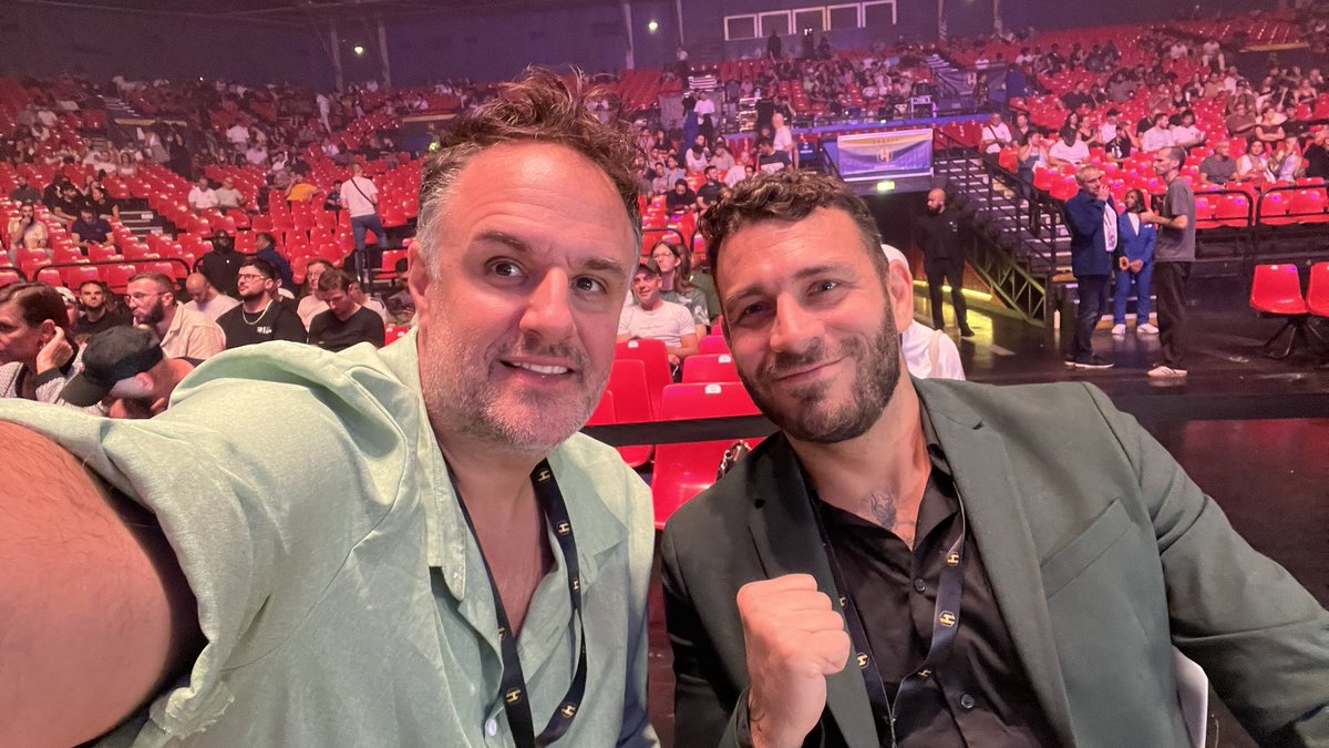 CelianVarini's tweet image. On était en place pour les comms US de #HexagoneMMA Paris au Zénith. Soirée de Ko.  4800 personnes sur place. Propre.