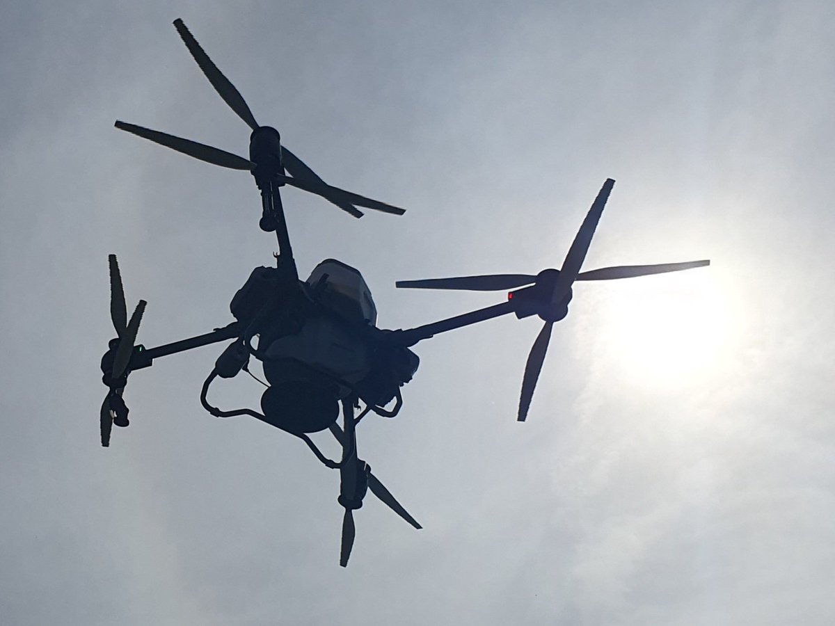 Daar gaan we weer, nog net voor de buien wat groenbemester zaaien...Alles draait om Timming💪👊 We hebben nog wat tijd over....dus mocht je ook geïnteresseerd zijn, neem contact met ons op..#Doorzaai #AerialServiceHolland #SpeialistenInLandbouwluchtvaart  
aerial-service-holland.nl/precisie-landb…