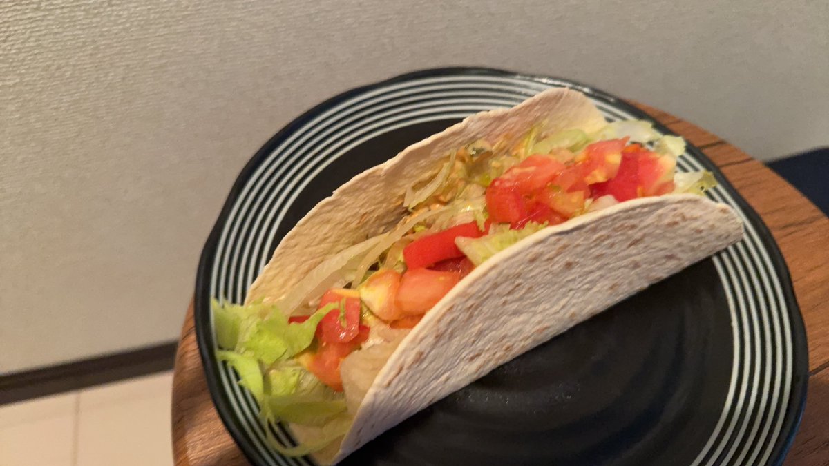 ビックマック味のタコスみたいなやつ！
味は美味しかったけどボロボロ崩れてめっちゃ食べにくかった🫩
