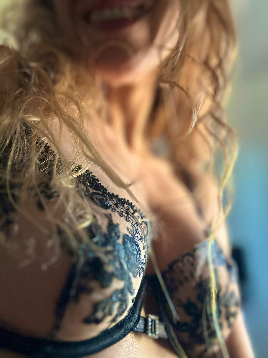 delikatething's tweet image. Ready for Saturday with a big smile on my face 😄🤍
Have a nice weekend!