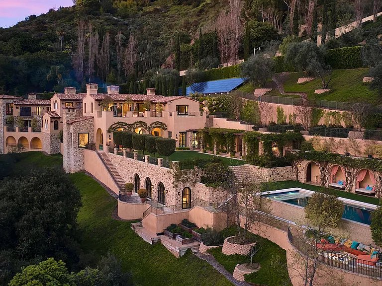 Me and <a href="/heyTLK/">traplordkyle</a> starting streamer house. 

Lmk if you want in.