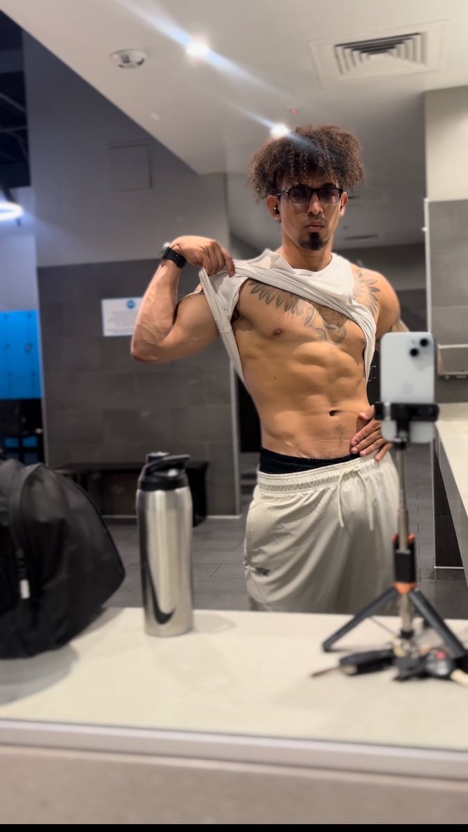 dannyrizos's tweet photo. Viernes de espalda, pero el abdomen sigue igual 

#gym #focus #phoenix https://t.co/wizM0RiNbw