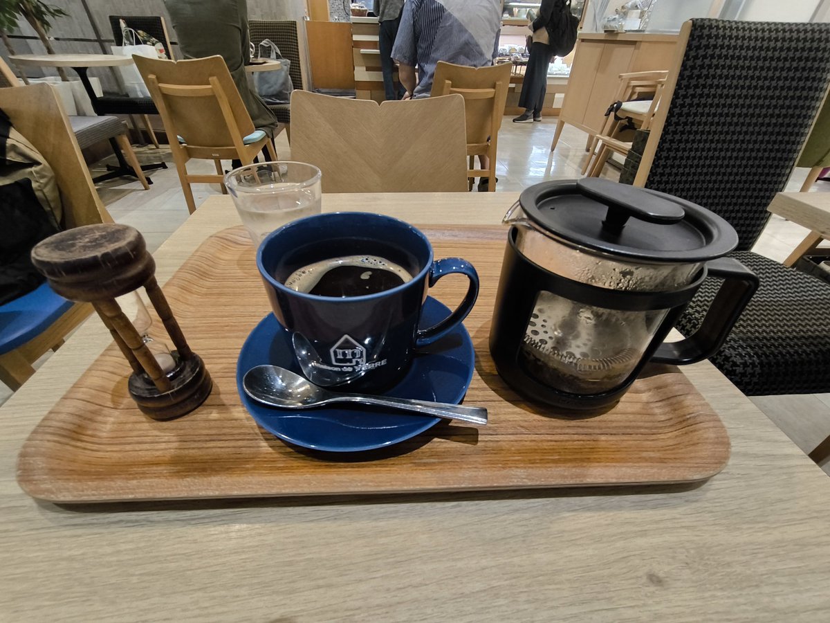rio1's tweet photo. メゾン・ド・ヴェールのカフェインレスコーヒーは、フレンチプレス https://t.co/6lK8YxMluW