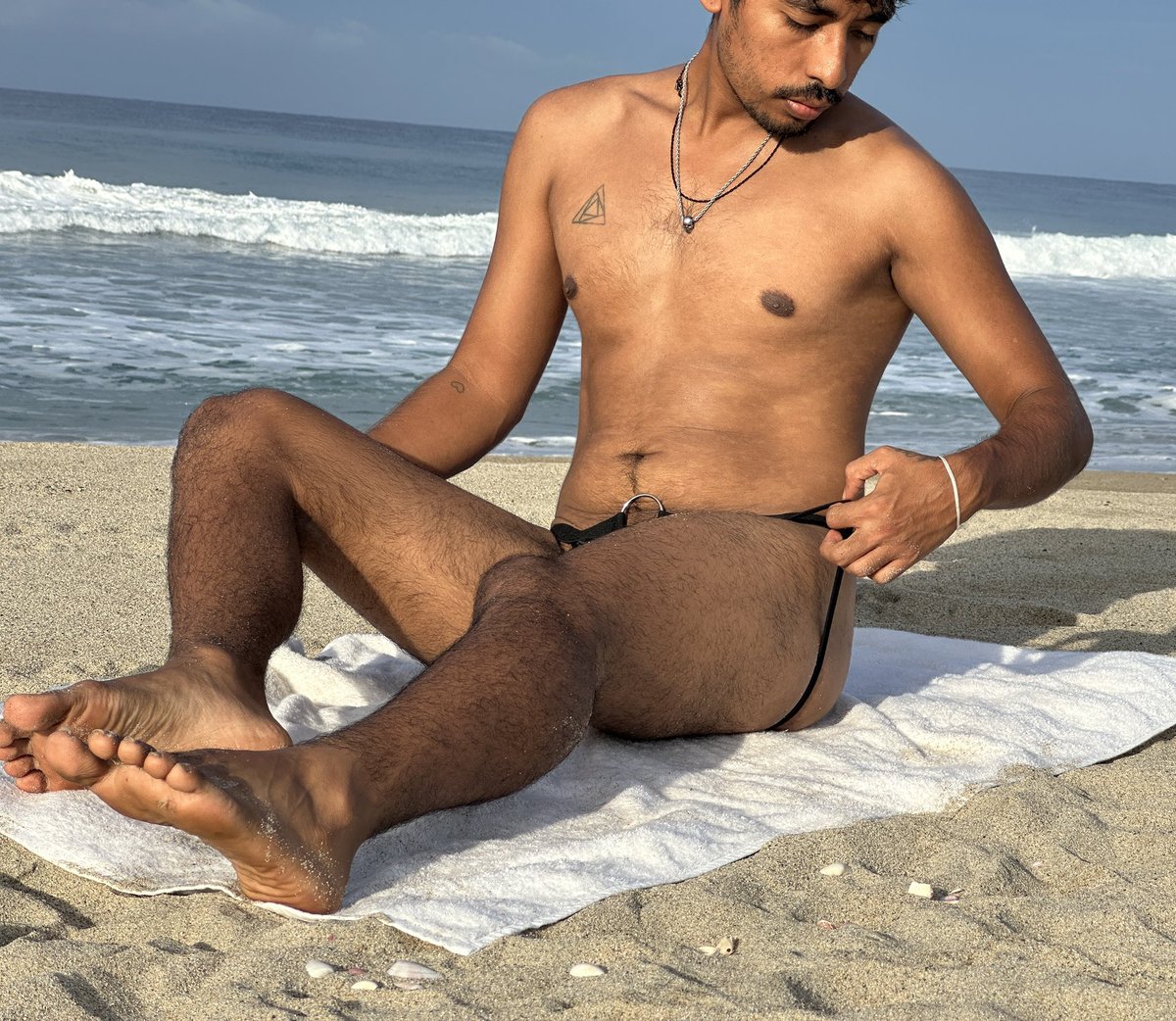 jjcaba_'s tweet photo. first time going to the beach to record, should I post a video or just these pics? 👀🏝️ https://t.co/6Xn2aaLXau