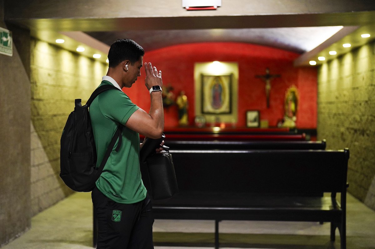 La máxima del periodismo deportivo mexicano: claman oportunidades hacia los jóvenes y cuando se les da, los crucifican a los primeros errores, naturales en su formación.  

Hoy, de nueva cuenta, es con Óscar García, un chico que es un halo de esperanza en el arco del Club León.