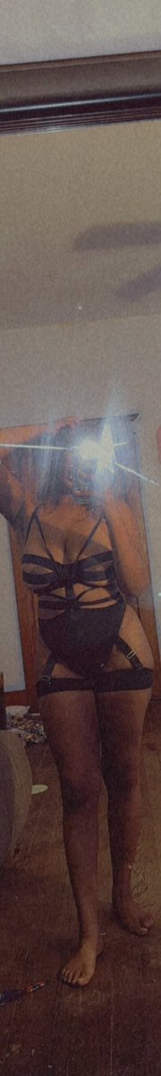 ClappaMama420's tweet photo. You pulling my outfit to the side or fucking me in it? 😈😍 
#ebony #raw #Oklahoma #thick #contentcreator https://t.co/NCujUAPMb6