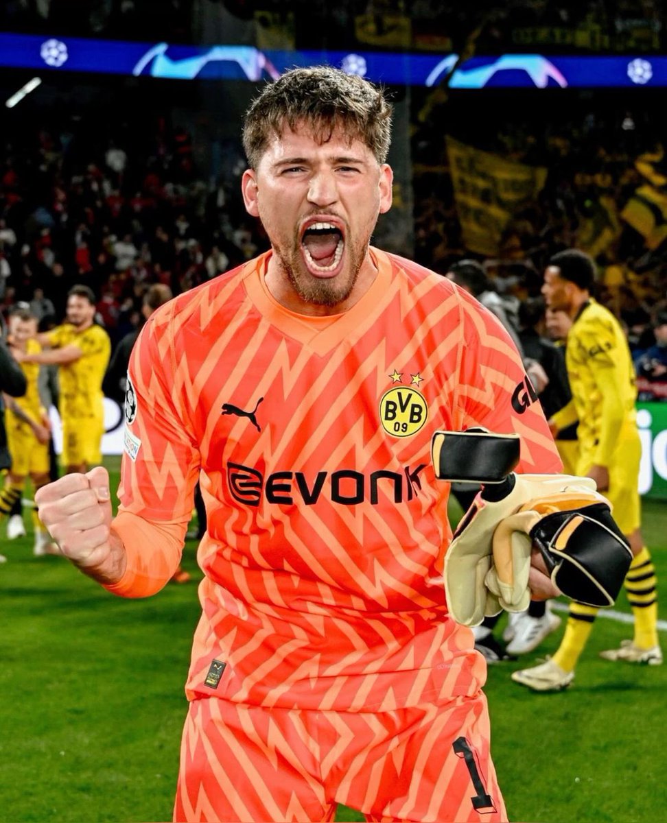 Fabrizioromfc26's tweet photo. Tottenham have triggered Gregor Kobel’s €118m release clause! ✅📝
Five-year contract agreed, valid until June 2030. 🔵
Kobel will fly to London in the next hours to complete his move. ✈️🇬🇧
Here we go! 🚨

#HansusBVB 
@BourneyHansus https://t.co/h55q6ct61I