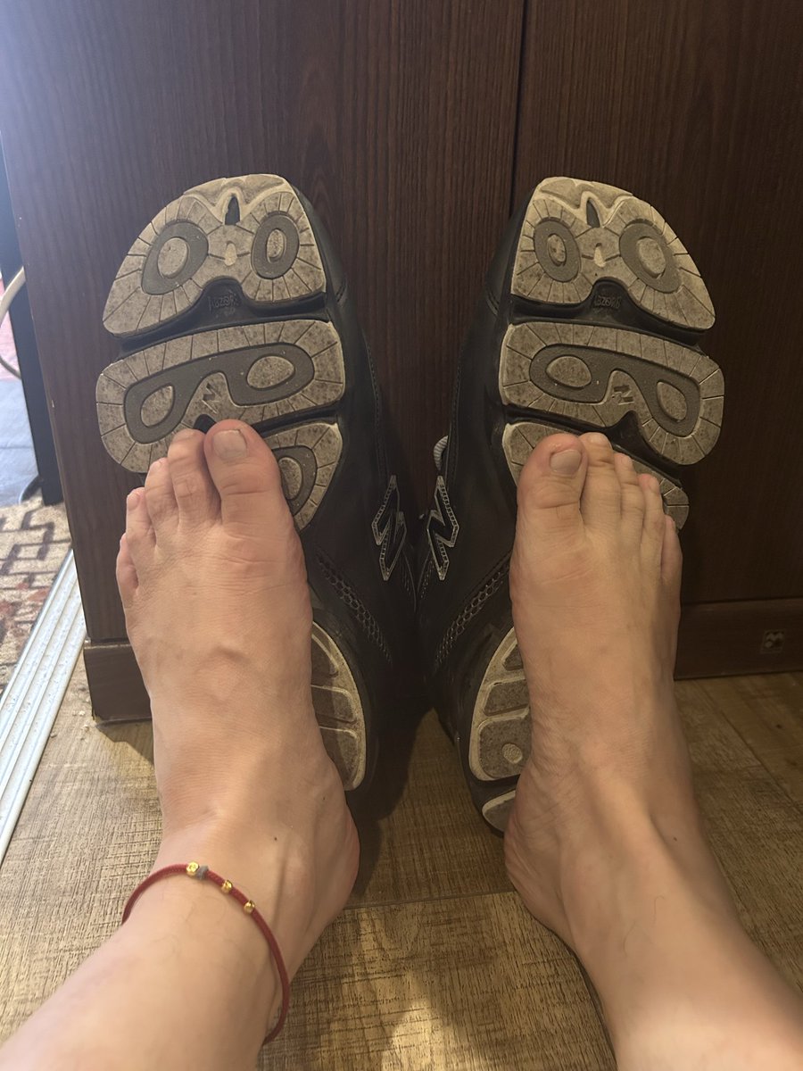 yangjun0702's tweet photo. お客様  足がデカい   30cm🦶🥰 https://t.co/S8ge6PxZW3
