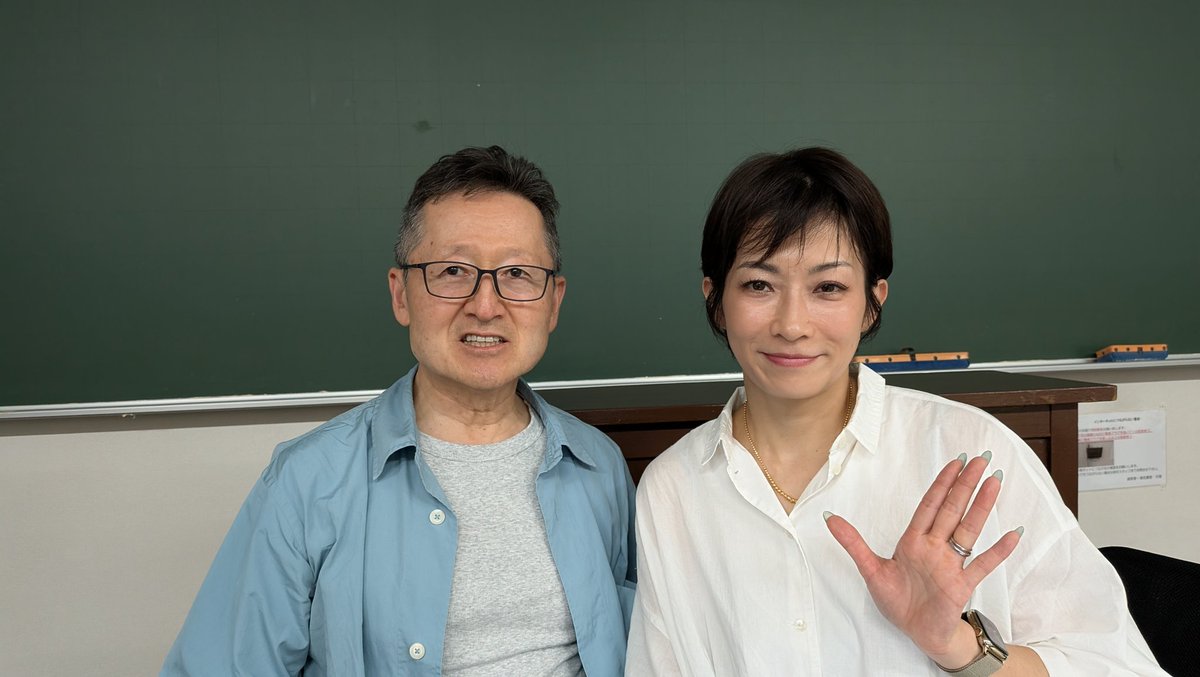 GoGoGikai's tweet photo. 昨日、望月衣塑子記者の講演を聞きました。

参政党現象は「劣等感の裏返し」「集団的ナルシシズム」という心理メカニズム。

生活不安を外国人への敵意に転換する危険な現象です。

望月記者の孤軍奮闘には限界が。

リベラル勢力は組織的デジタル戦略に本気で取り組む覚悟を！

政治に興味もない若い人にも響く新しいスローガン案：

「みんなの未来、みんなで創る」
「不安を希望に変える政治を」

感情に響く建設的メッセージが必要です。

#望月衣塑子 #参政党現象 #リベラル