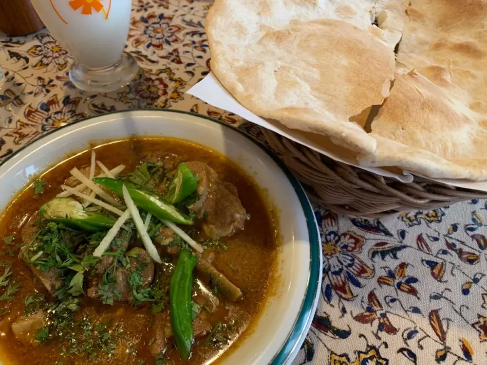 search_ethnic's tweet image. 湯島にあるパキスタン料理のお店『ナワブ 湯島店』🇵🇰
さすが、都内でも指折りのパキスタン料理店の老舗。いただいた「ラムコルマ」は、濃厚で辛くてスパイシーなグレイビーのお味が最高！ 柔らかくてジューシーなラム肉もめちゃ旨でした😋

#パキスタン料理 #湯島
