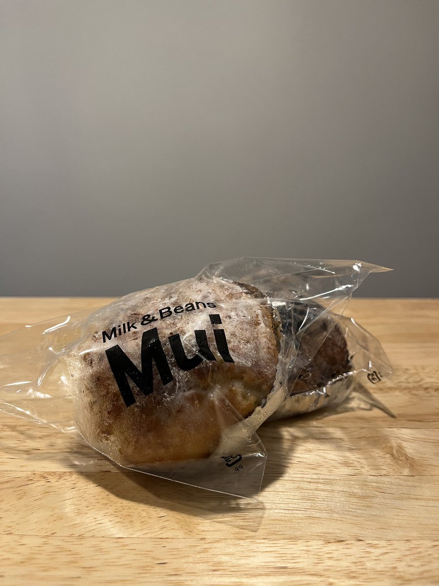 enya_hitogoto's tweet image. クリームたっぷり、生地はサックリで
美味しいシュークリーム😋
素敵な男性店員さんでした🫶✨
#ミューイ
#mui
#コレもう食べた