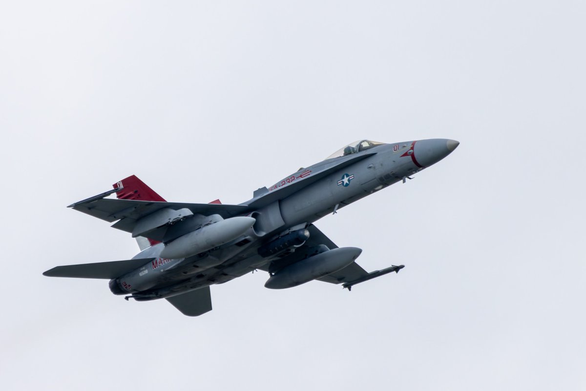 10thunderbolt2's tweet image. 先週に引き続き朝から横田基地
早速、デビル4機上がった～

#横田基地 
#F18