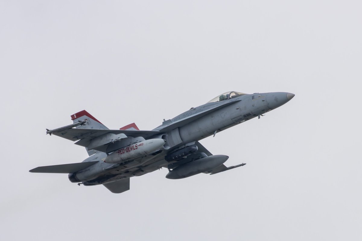 10thunderbolt2's tweet image. 先週に引き続き朝から横田基地
早速、デビル4機上がった～

#横田基地 
#F18
