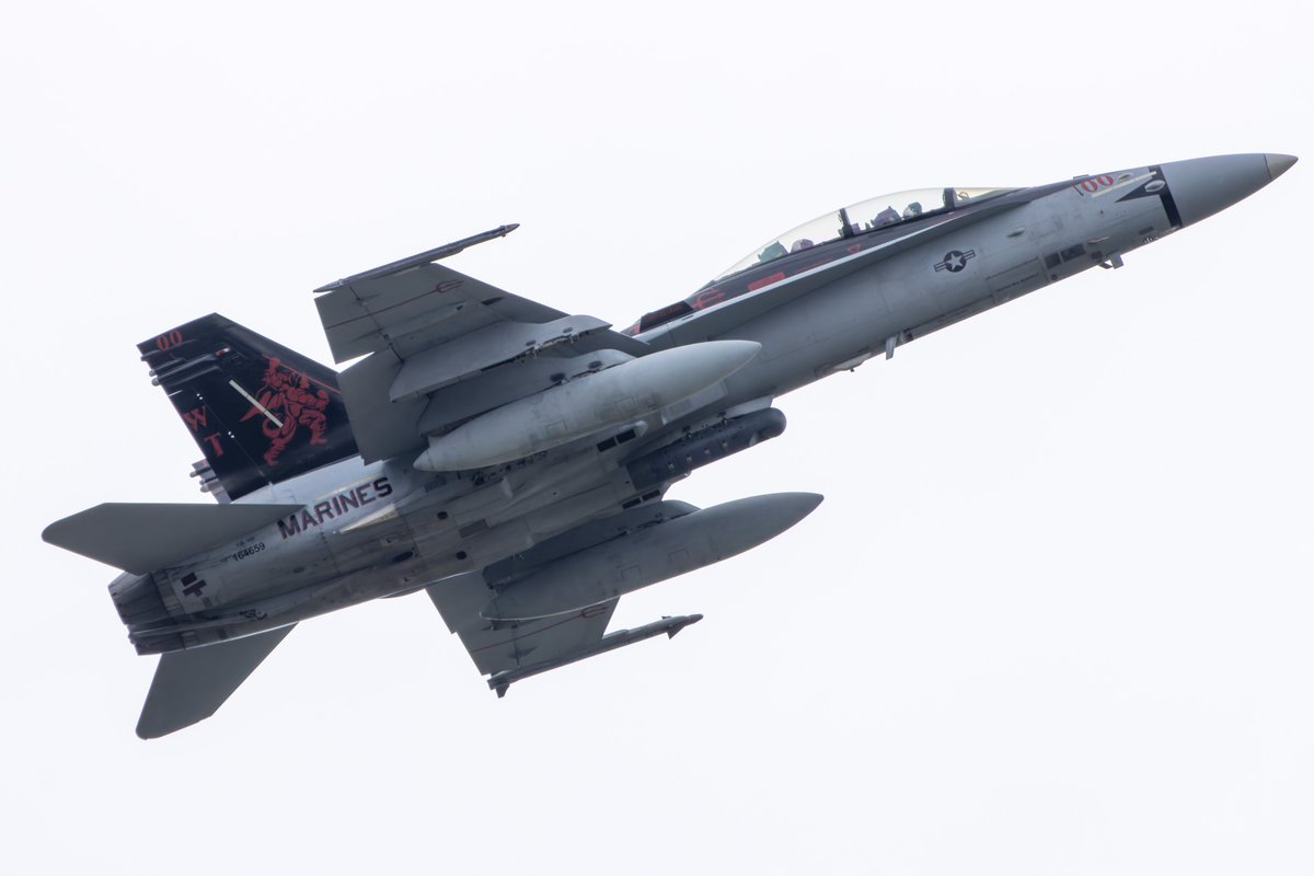 10thunderbolt2's tweet image. 先週に引き続き朝から横田基地
早速、デビル4機上がった～

#横田基地 
#F18