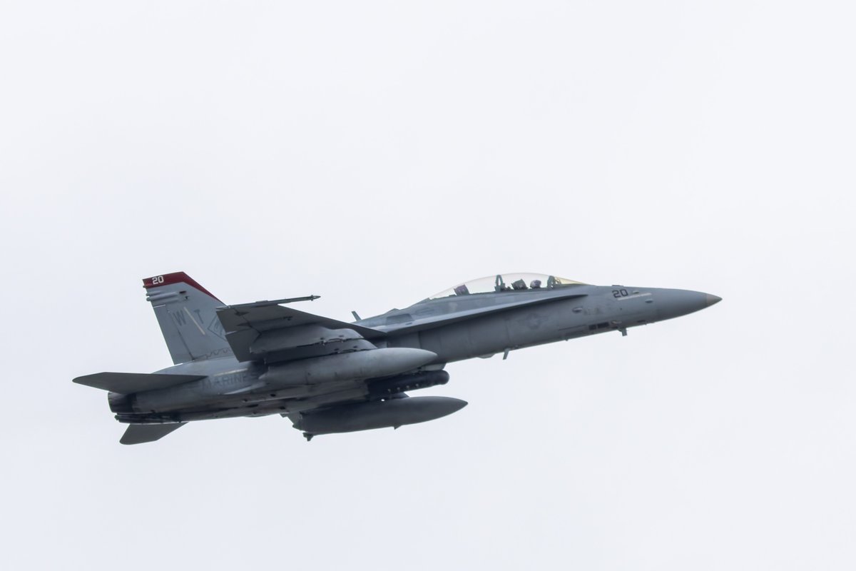 10thunderbolt2's tweet image. 先週に引き続き朝から横田基地
早速、デビル4機上がった～

#横田基地 
#F18