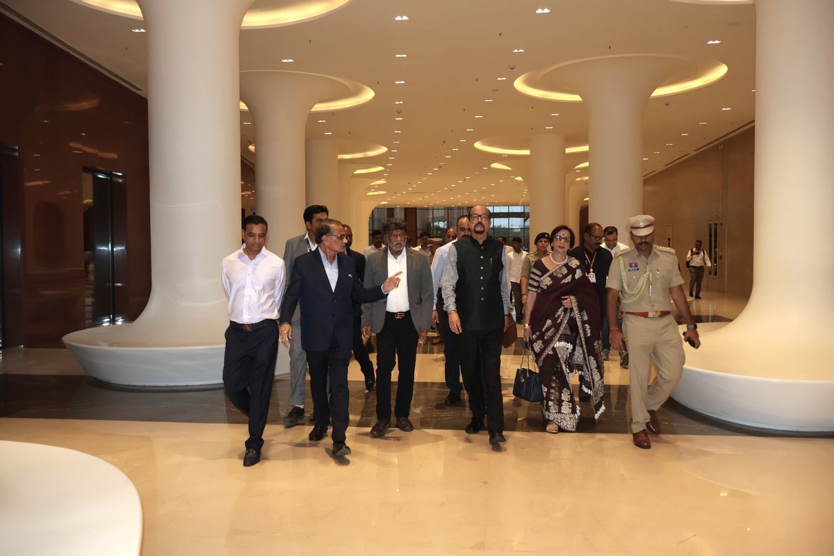 sdbbourse's tweet photo. On 18 Sept 2025, @sdbbourse was honoured to welcome Shri @ramendeka16 , Hon’ble Governor of Chhattisgarh. He praised SDB as a true symbol of #VikashitBharat with iconic architecture &amp; planning, and extended his blessings for our journey ahead.

#RamenDeka #GovernorVisit #SDB https://t.co/FZF8eEyqxa