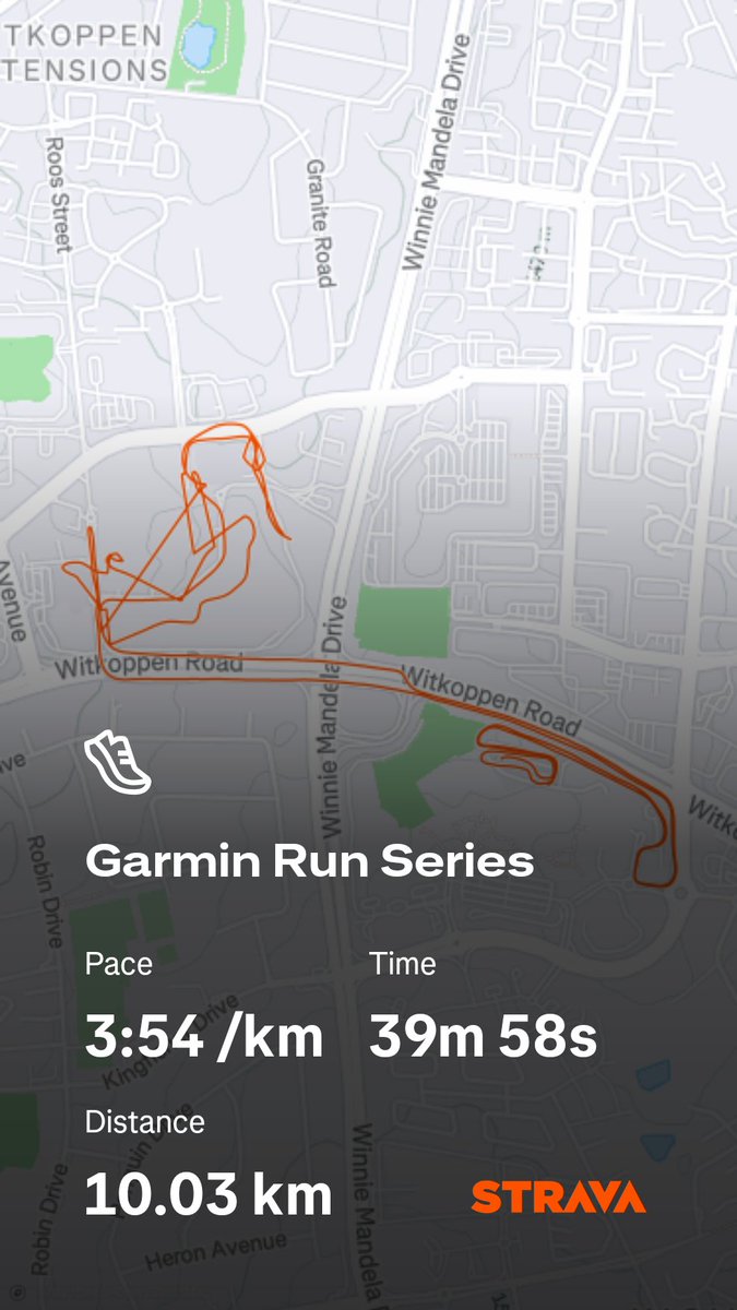 Sevhic_'s tweet photo. 😅 Roughly 2.4km to Fourways Mall to run +5km inside the mall and back to Monte 😭🤣🤣🤣 This was so much fun 🙌🏽😊 #GarminRunSeries #RunBetter https://t.co/PylDYBx1oI