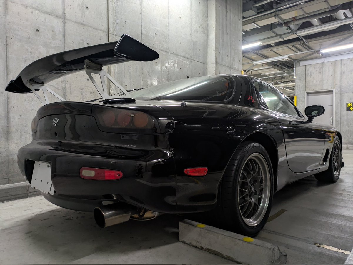 今日は仕事関係の人と会談のためRX-7で都内出勤！
気温低くなってきたのでRX-7も速い!
デザインは秀逸ですね…