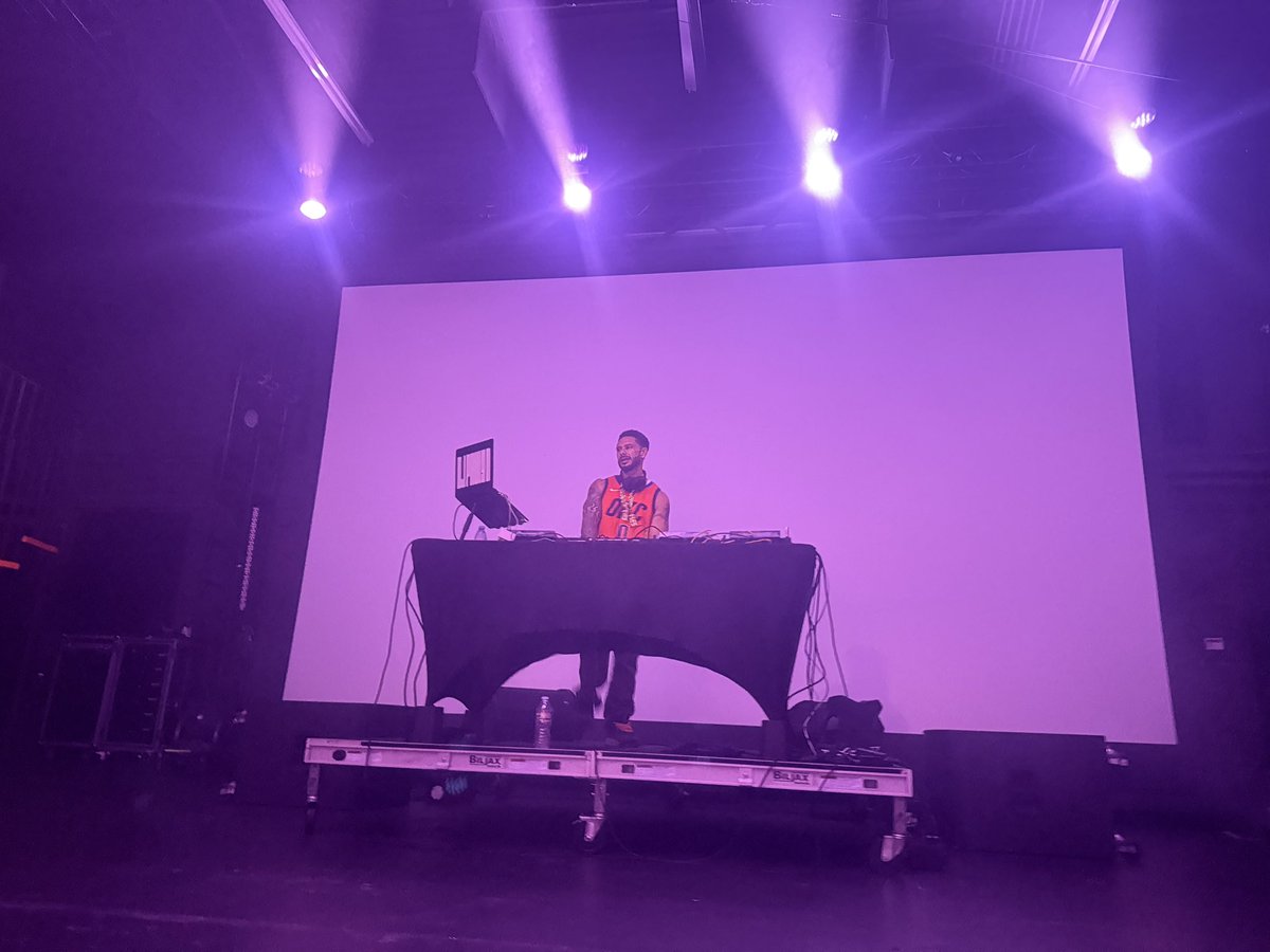 Wow just wow!!! Pauly D is the best freaking DJ and everyone’s favorite!! 2 times seeing you and loved every minute of it. Yeahhh buddy! 📢