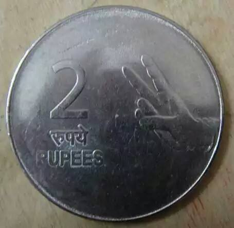 metinsolmaz's tweet photo. Hazırsanız sizi dünyanın en sempatik iki parasıyla tanıştırayım. Bir rupi ve iki rupi. From India. https://t.co/H0U4S6YXls