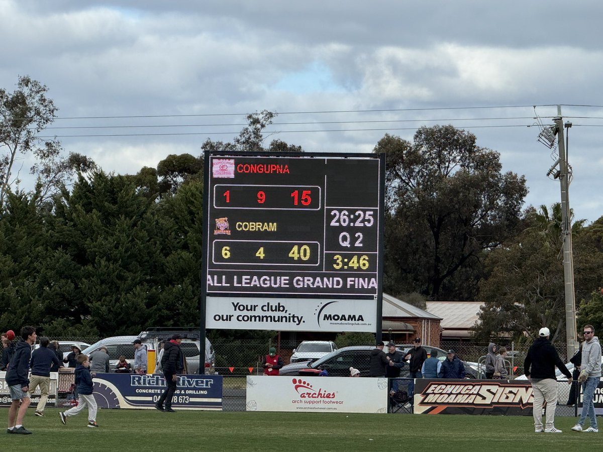 JoshuaHuntly's tweet image. Wowee. Upset brewing, Tigers hold the Road to two behinds in the second quarter of the @MurrayFL grand final @SheppNewsSport