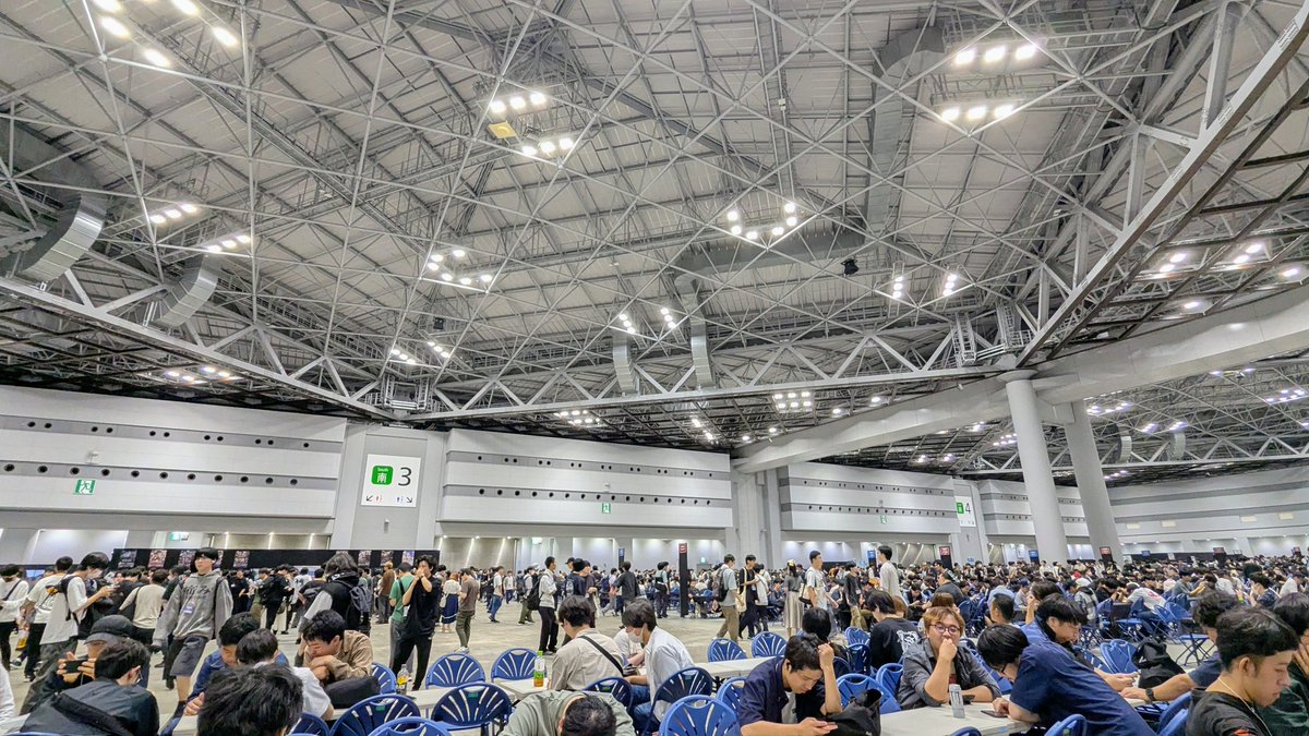 ynu_shadowverse's tweet photo. #ガクシャド 
今日はみんなで東京ビッグサイトのRAGEシャドバに参加しています🔥
Bグループのサークルメンバーたちは順調に勝ち進んでいますが､はたして…?

横国シャドウバースさーくるにはリンク⬇のdiscordサーバーから!
https://t.co/wvDNJaeNpv https://t.co/FInJTlNQ0L