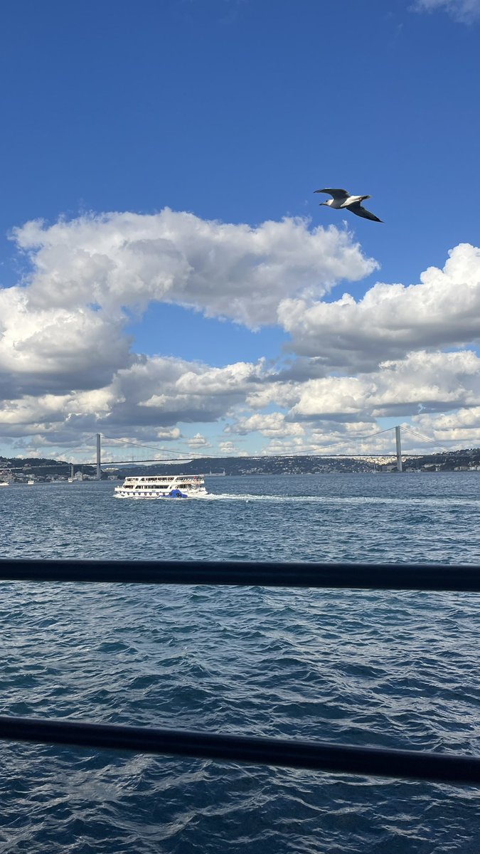 Okul çıkışı nöbet yorgunluğuna en iyi gelen şey sevdiceğim ile birlikte İstanbul’u gezip bir deniz havası almak. Bir hayale daha tik atıldı. ✅🥰❤️
