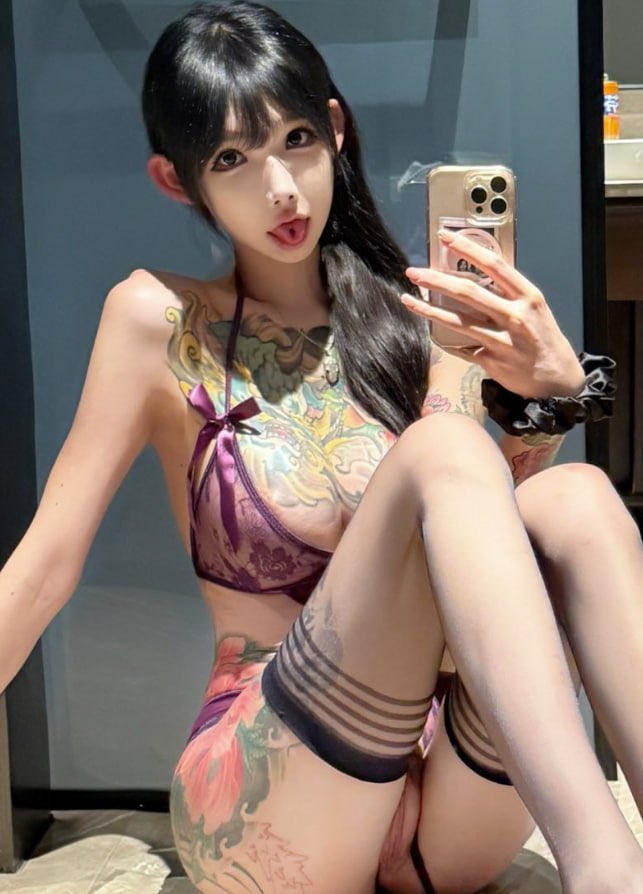 #盯射 #ahegao #阿黑颜 #翻白眼 #丧志 #反差婊 #网红  #女神 #婊子 #高潮脸 #整容脸 #健身婊 #油脸 #巨乳 #淫语 #骚话 #长舌 #蛇舌 #抖音风 #抖音 #精神小妹 
阿黑颜翻白眼嗦鸡巴涩涩程度拉满！抖音极品反差网红，188cm巨乳模特，超高颜值符文战士，反差精神小妹@miamomo521 https://t.co/yfIwjpCgRN