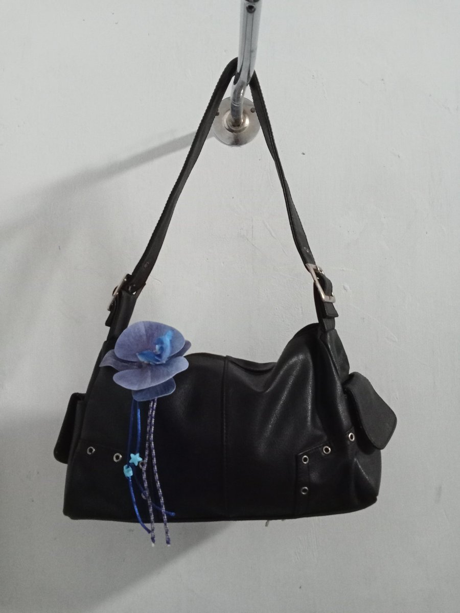 adejeula's tweet photo. preloved murcee barang pribadi yg mau komen aja tar aku dm yaaa💖 #WTS #wtb #zonajajan #zonauang #preloved #prelovedtas #1Hari https://t.co/oGSnRbGbce