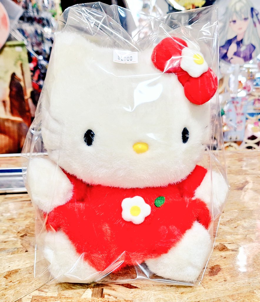 すこしレトロなキティちゃんのぬいぐるみ入荷しました❗ 2000円に