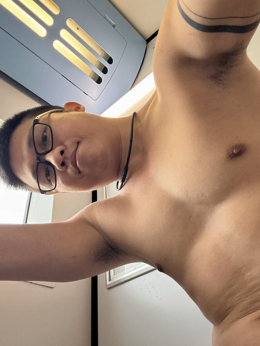 tangmian_'s tweet photo. 搭交通工具一定會在廁所自拍 https://t.co/F7XxymRnLU