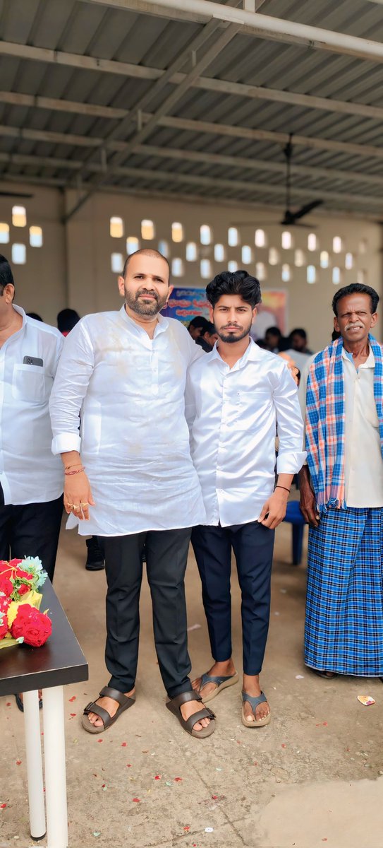 shameerbhuma's tweet photo. 🔥 Once Again Happy Birthday My Boss 😍....✊#bhumakishoreddy #ysjagan #YSRCP #allagadda #nandyala #kurnool #shammerbhuma #manaallagadda #banaganapalli https://t.co/vRZfVCyFjx