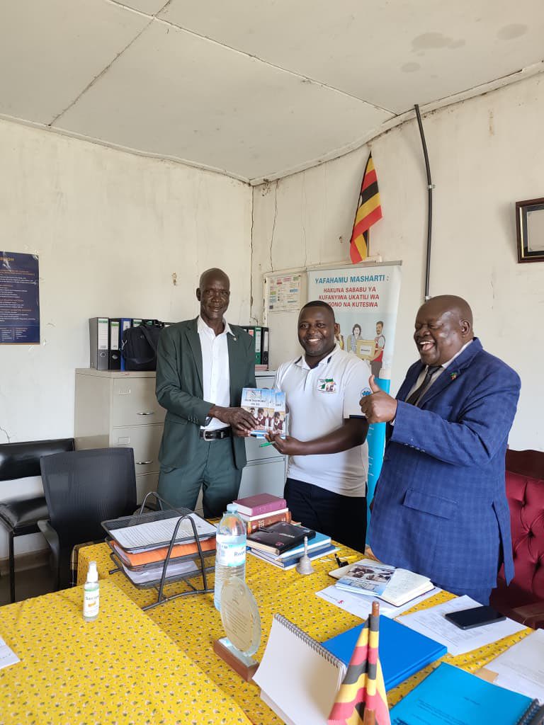 StatisticsUg's tweet image. As part of the publicity campaign for the Baseline Education Census 2025, UBOS Senior PRO, Mr. Lawrence Kimbowa, yesterday paid a courtesy visit to the Assistant RDC, Mr. Peter Abrahams Lokwii, where he shared IEC materials to boost awareness.
#UBOS #BEC2025 #DataForDevelopment