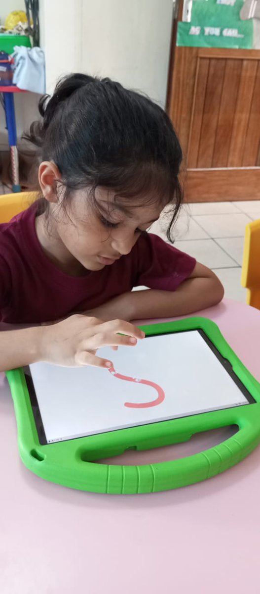 JafferyAcademy's tweet image. Tap, trace, and learn! ✍️💻 K1 learners explore the phonic sound s and a using tablets during ICT—blending technology with early literacy skills.

#intergratedlearning #sounds #phonics #literacyskills #digitallearning #nurseryschool #jafferyacademymombasa