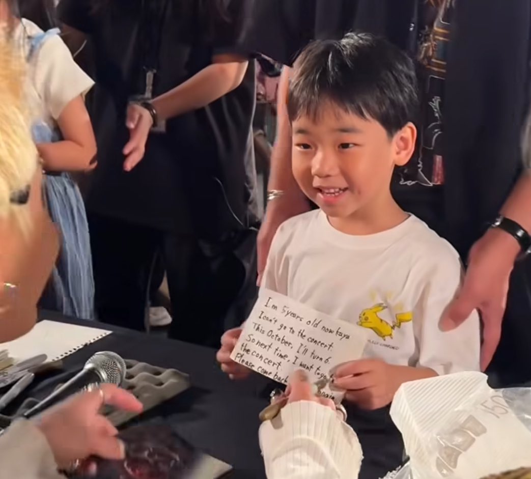 mariah (@kithkentell) on Twitter photo “i’m 5 years old now kuya i can’t go to the concert. this october, i’ll turn 6. so, next time, i want to go the concert please come back to japan.” 🥺🥺🥺🥺🥺🥺🥺🥺🥺 pls lang esbi, bakikan niyo yan!!
SAW JAPAN CD SIGNING
#SB19タワレコ渋谷サイン会
<a href="/SB19Official/">SB19 Official</a> #SB19 “i’m 5 years old now kuya i can’t go to the concert. this october, i’ll turn 6. so, next time, i want to go the concert please come back to japan.” 🥺🥺🥺🥺🥺🥺🥺🥺🥺 pls lang esbi, bakikan niyo yan!!
SAW JAPAN CD SIGNING
#SB19タワレコ渋谷サイン会
<a href="/SB19Official/">SB19 Official</a> #SB19