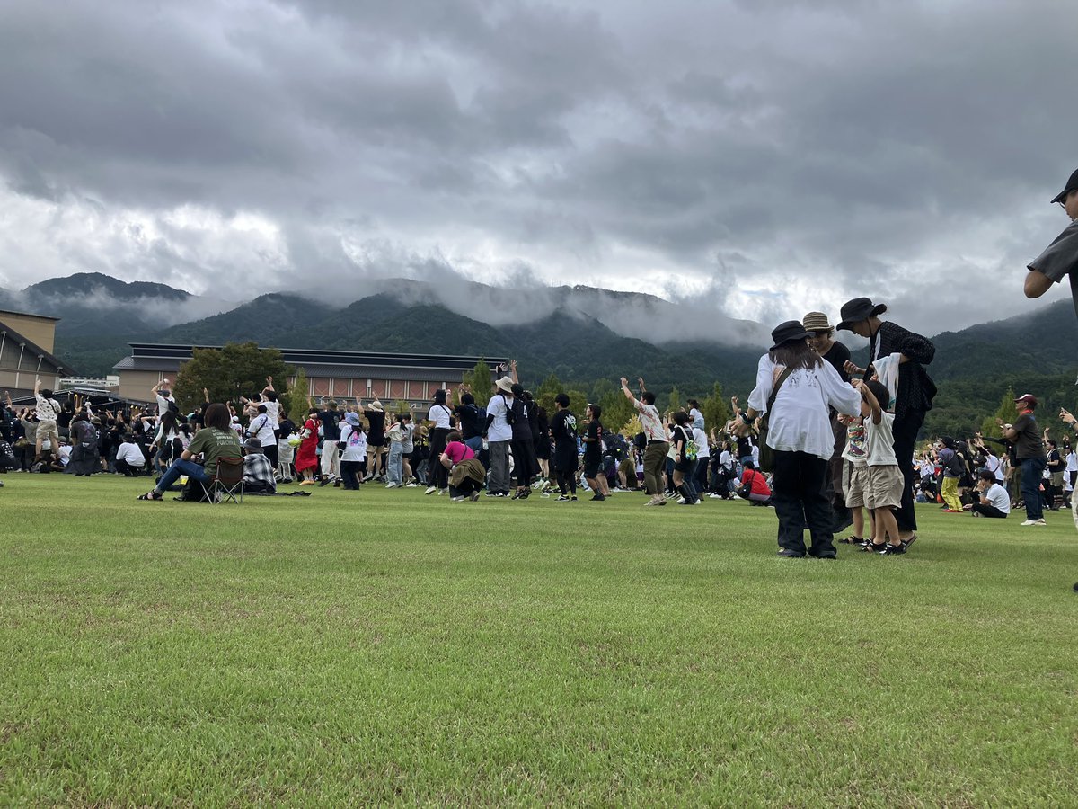 kemodamekun's tweet photo. 今日は中津川ワイルドウッドだけでなく、イナズマロックフェスやROCK IN JAPAN、山人音楽祭などなどいろんなフェスが同日開催してる中、こんなにも中津川に集まってくれる人いてすごい🙌

#中津川ワイルドウッド https://t.co/fOoriyyhcH