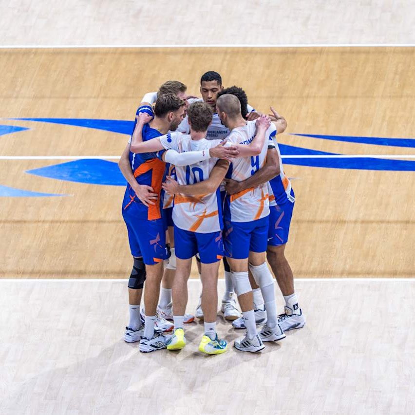 𝗗𝗼 𝗼𝗿 𝗱𝗶𝗲! ⚡️ Om 09.30u spelen we de achtste finale van het WK tegen Turkije. ⚔️

Let’s bring that fire! 🔥 Meekijken kan via NPO1, NOS.nl, de NOS-app &amp; VolleyballWorld.TV. 

#LangeMannen #TeamNL #MWCH