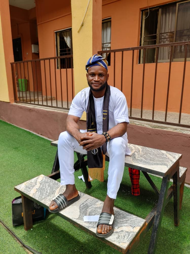 MMortal90's tweet photo. Today, I celebrate a major win – completing my undergraduate journey.. All the sweat, tears, and determination were worth it. 🙌 I appreciate myself for not giving up on the journey. https://t.co/oY7JrYqmll