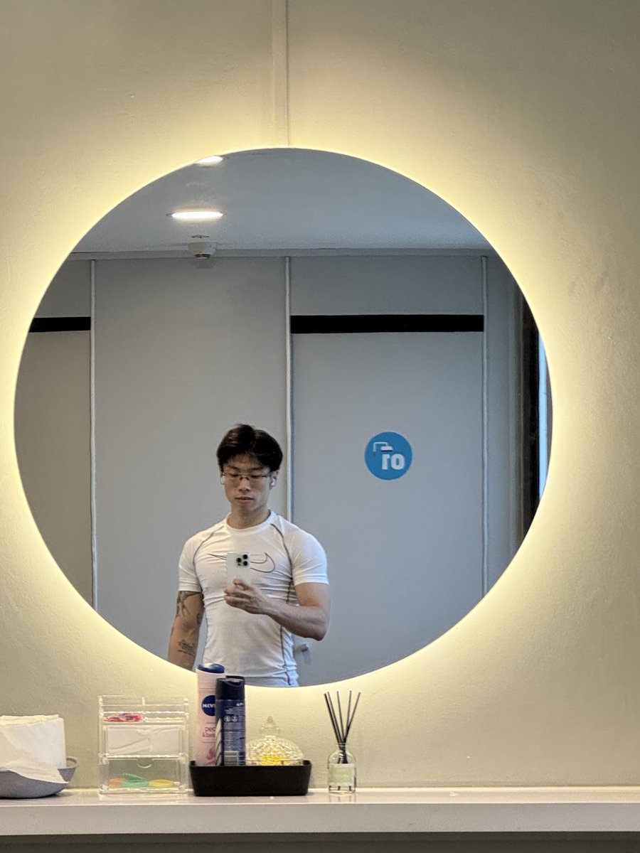 a colossal twat tweet media